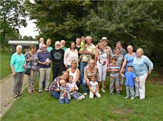 Feierten fünfjähriges Jubiläum der Agenda-Gruppe – Familien mit ihren Paten-Omas und –Opas im Gartenschaupark
