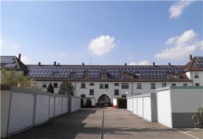 Die erste „reine Bürger-Solaranlage“ in der Luisenstraße, die durch die Agenda-Gruppe „Erneuerbare Energien“ und der aus ihr hervorgegangenen Verein „solardrom“ initiiert wurde