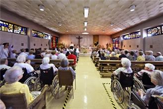 Zum letzten Gottesdienst in der Kapelle des Caritas-Altenzentrums St. Matthias in Schifferstadt waren so viele Besucher gekommen, dass die Plätze nicht ausreichten.
