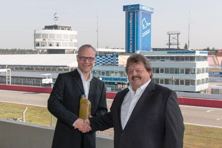 v.l.: Martin Huning, Motorsport Direktor von RAVENOL, und Georg Seiler, Geschäftsführer der Hockenheim-Ring GmbH