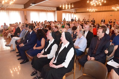 Mehr als 150 Gäste kamen zum Festakt in die Aula des Sankt Vincentius Krankenhauses
