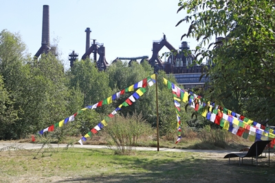 Tibetische Gebetsfahnen im "Paradies" des Weltkulturerbes Völklinger Hütte
Copyright: Weltkulturerbe Völklinger Hütte/Karl Heinrich Veith