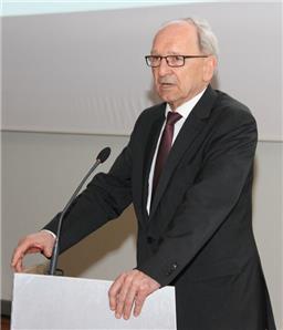 Dr. Gottfried Jung