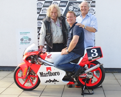 Ralf Waldmann auf der Honda 125 ccm von 1992 zusammen mit Günther Zwafink (links) und Franz Rau