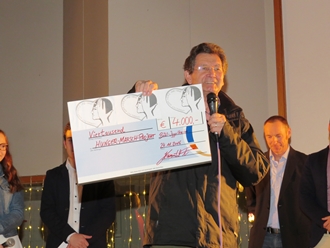 Reinhold Saur freut sich über 4000.- Euro für das Projekt „Ökumenischer Hungermarsch Böhl-Iggelheim“