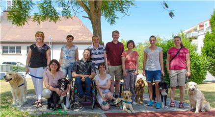 Die 1. Ausbildungsrunde des HSV (Hundesportverein) Speyer in Kooperation mit Canis Lupus Therapeuticus hat am Sonntag seine Prüfung abgelegt und die Ausbildung erfolgreich beendet.