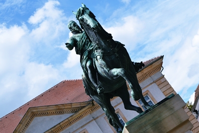 Das Luitpold-Denkmal auf dem Landauer Rathausplatz feiert in diesem Jahr seinen 125. Geburtstag.