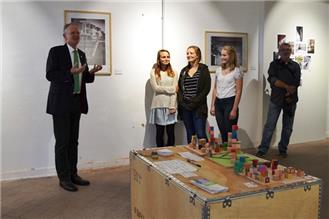 Oberbürgermeister Hans-Dieter Schlimmer eröffnete die Fotografieausstellung die noch bis zum 27. September im Gebäude 110 auf der Landesgartenschau zu sehen ist.