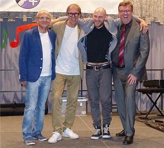 Das Bild wurde nach der Preisverleihung aufgenommen und zeigt v.r.n.l Landrat Clemens Körner, Nick Stroppel, Udo Dahmen und Christoph Utz.