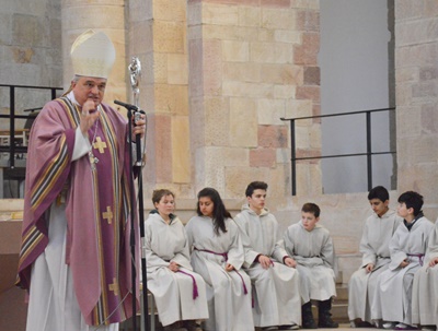 Bischof Dr. Karl-Heinz Wiesemann predigte zum Papstsonntag im Speyerer Dom.