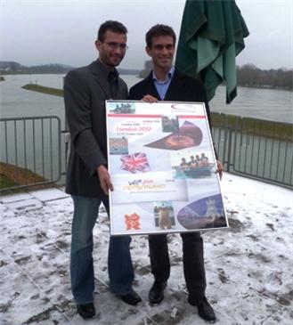 Sieger 2012: 
Martin und Jochen Kühner mit ihrem Geschenk für die RGS