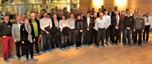 Die Teilnehmer des Unternehmer-Treffens im Aquadrom Hockenheim