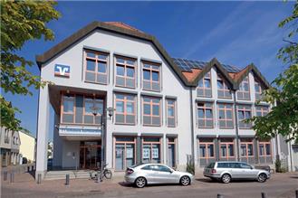 Hier werden Bankkunden weiterhin persönlich vor Ort beraten: Regionaldirektion der Volksbank Kur- und Rheinpfalz in Schifferstadt (Schillerplatz 1).