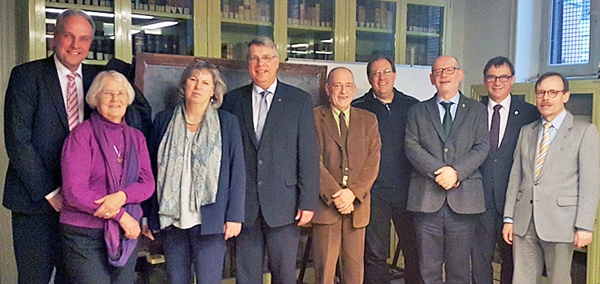 Mitglieder der EKD-Delegation und der Waldenser Kirche in der Waldenserfakultät in Rom.